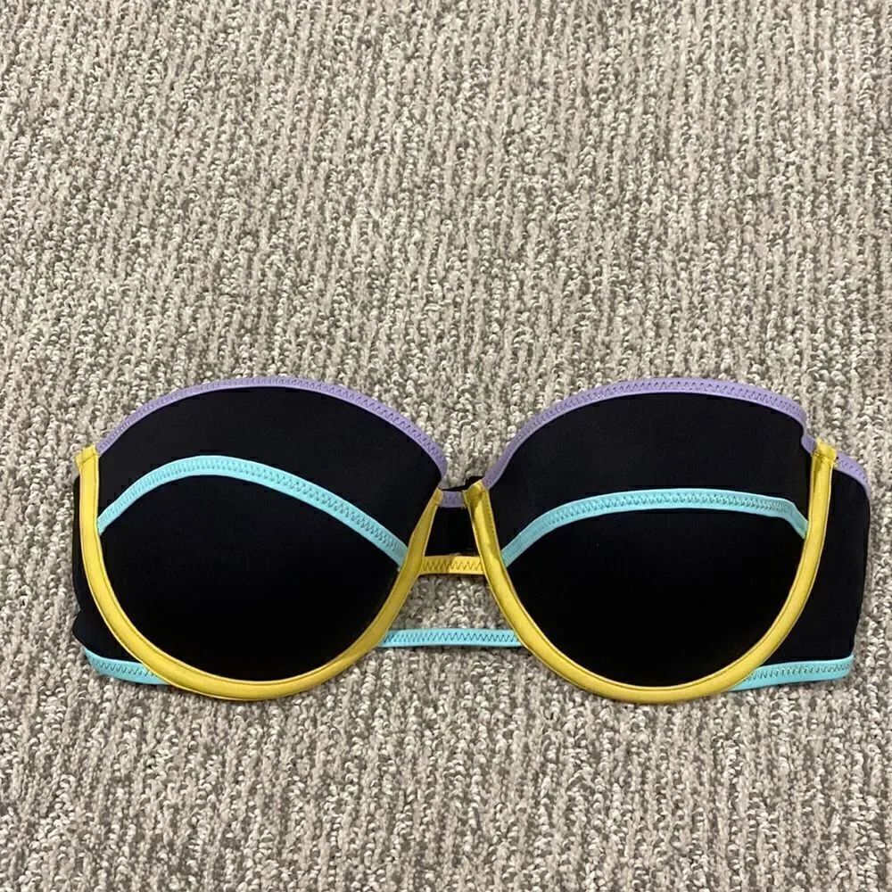 Victoria’s Secret strapless bra